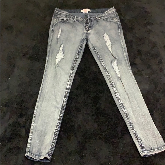 Distressed jeans - Picture 1 of 3